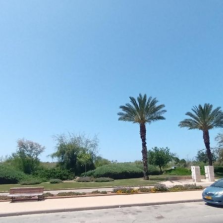 Beach Suite Israel- Private Jacuzzi Garden Suite & Gym, 3 Min Walk To Beach ביץ סוייט ישראל- ג'קוזי פרטי בגינה 3 דקות הליכה לים וחדר כושר Ашкелон Екстериор снимка
