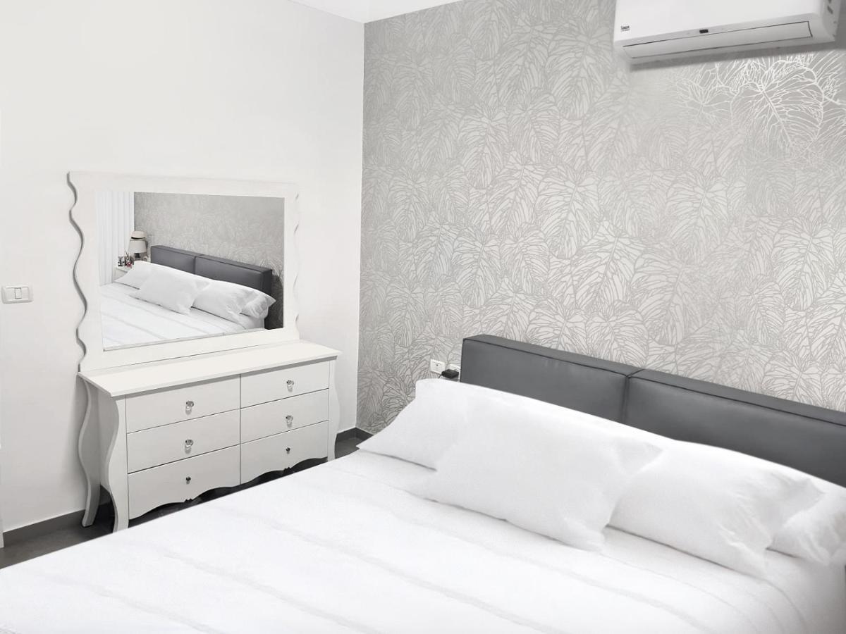 Beach Suite Israel- Private Jacuzzi Garden Suite & Gym, 3 Min Walk To Beach ביץ סוייט ישראל- ג'קוזי פרטי בגינה 3 דקות הליכה לים וחדר כושר Ашкелон Екстериор снимка