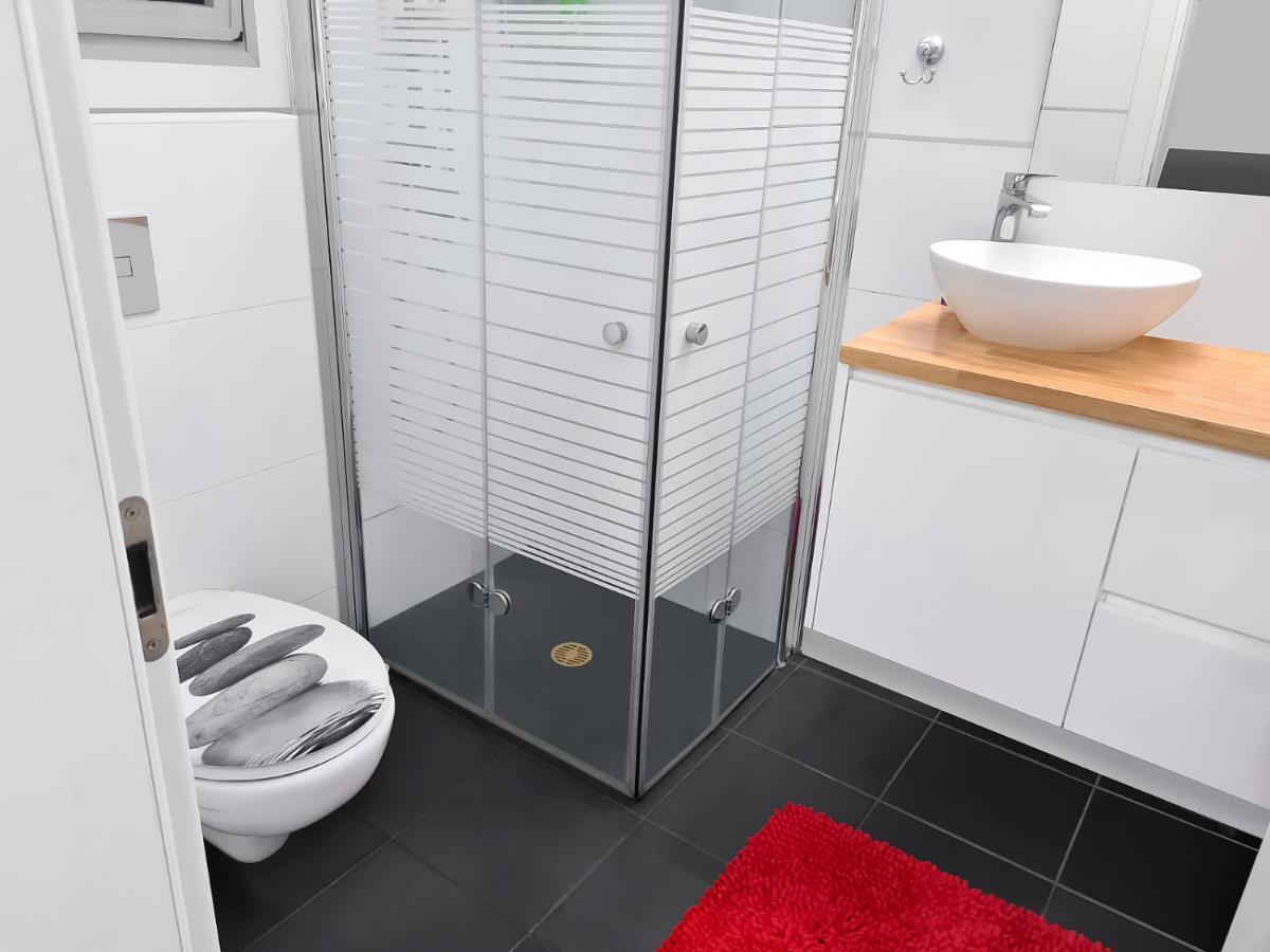 Beach Suite Israel- Private Jacuzzi Garden Suite & Gym, 3 Min Walk To Beach ביץ סוייט ישראל- ג'קוזי פרטי בגינה 3 דקות הליכה לים וחדר כושר Ашкелон Екстериор снимка