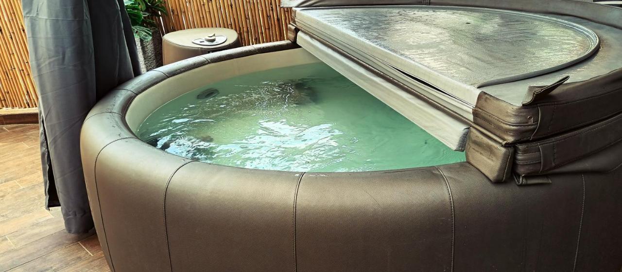 Beach Suite Israel- Private Jacuzzi Garden Suite & Gym, 3 Min Walk To Beach ביץ סוייט ישראל- ג'קוזי פרטי בגינה 3 דקות הליכה לים וחדר כושר Ашкелон Екстериор снимка