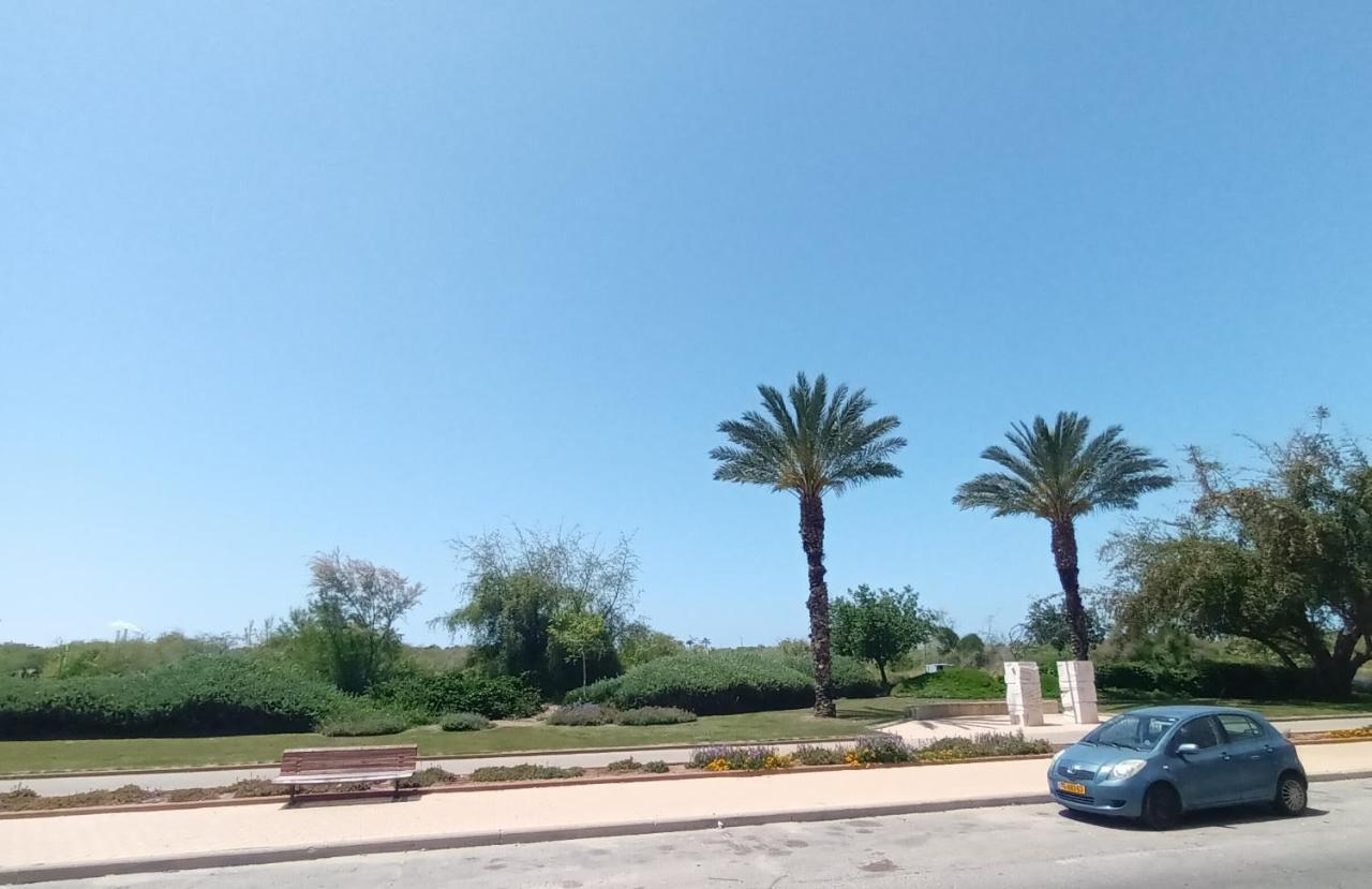 Beach Suite Israel- Private Jacuzzi Garden Suite & Gym, 3 Min Walk To Beach ביץ סוייט ישראל- ג'קוזי פרטי בגינה 3 דקות הליכה לים וחדר כושר Ашкелон Екстериор снимка
