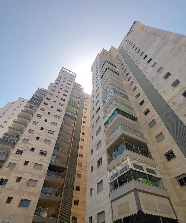 Beach Suite Israel- Private Jacuzzi Garden Suite & Gym, 3 Min Walk To Beach ביץ סוייט ישראל- ג'קוזי פרטי בגינה 3 דקות הליכה לים וחדר כושר Ашкелон Екстериор снимка